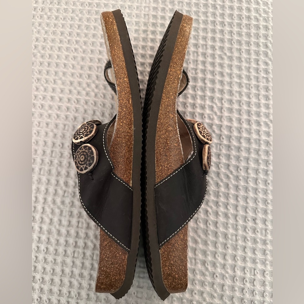 Sundance Black Leather Women's Thong Flip Flop Sandals - Picture 5 of 9
